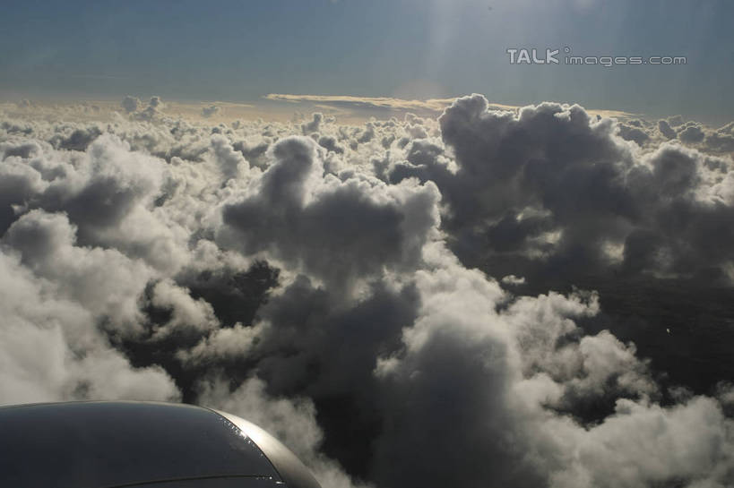 无人,横图,俯视,航拍,室外,白天,旅游,度假,美景,飞机,阴影,光线,影子,景观,云海,交通,云层,娱乐,航空,阳光,自然,交通工具,享受,休闲,景色,放松,运输,一架,客机,鸟瞰,自然风光,载具,自然景观,彩图,高角度拍摄,shgzq1