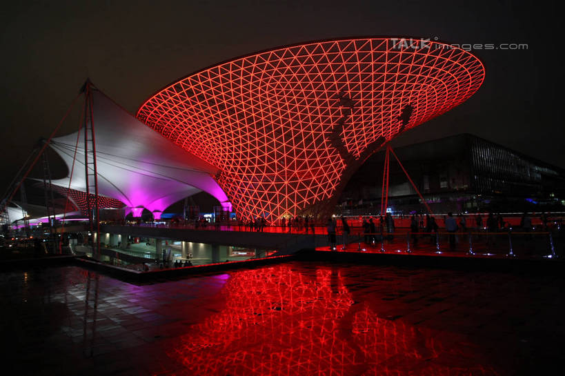 无人,横图,室外,夜晚,正面,旅游,度假,标志建筑,道路,地标,建筑,路,喷泉,夜景,上海,中国,亚洲,阴影,光线,影子,景观,小路,灯光,交通,文化,娱乐,建设,品味,享受,休闲,上海世博馆,世博馆,世博轴,上海世博会,世博,世博会,旅游胜地,放松,申,水景,东亚,世博园,阳光谷,上海市,中华人民共和国,沪,华东地区,美观,设计,彩图,shgzq1