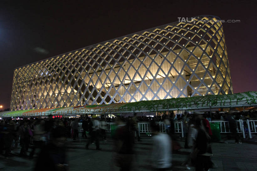 东方人,走,横图,室外,夜晚,仰视,旅游,度假,标志建筑,地标,建筑,夜景,上海,中国,亚洲,行人,游客,游人,阴影,服装,朦胧,模糊,光线,影子,灯光,许多人,注视,休闲装,黄种人,娱乐,建设,路人,旅客,衣服,观察,看,一群人,享受,休闲,休闲服,上海世博馆,世博馆,法国馆,上海世博会,世博,世博会,旅游胜地,放松,服饰,观看,申,察看,关注,东亚,世博园,上海市,中华人民共和国,沪,华东地区,过客,男人,男性,年轻男性,年轻女性,女人,女性,亚洲人,步行,走路,半身,彩图,低角度拍摄,法国国家馆,shgzq1