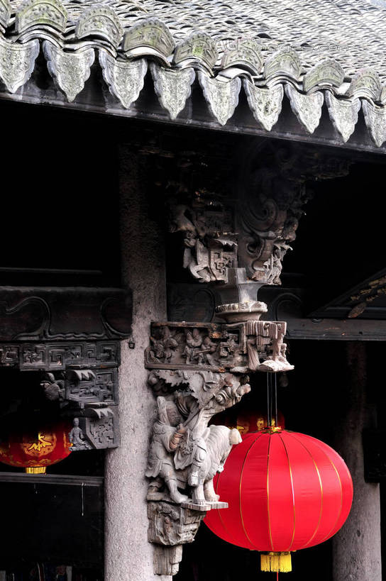 无人,竖图,室外,白天,正面,旅游,度假,名胜古迹,标志建筑,地标,建筑,照明,雕塑,仙居,中国,亚洲,吊挂,悬挂,遗迹,艺术,装饰,灯笼,雕刻,雕像,瓦片,纸灯笼,屋顶,挂,顶棚,瓦,古迹,文物,娱乐,建设,古建筑,浙江,浙江省,红色,工艺品,灯具,享受,休闲,旅游胜地,放松,建造,纪念,照亮,美术,照明设备,主题,陈列,古文明,东亚,屋瓦,中华人民共和国,华东地区,浙,功能,美学,台州,台州市,彩图,仙居县,皤滩镇,皤滩乡,皤滩古镇,shlbh1