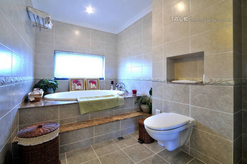 无人,家,横图,室内,白天,正面,植物,别墅,窗户,家具,生活用品,卫生间,洗手间,浴室,装修,建筑,上海,中国,欧式,亚洲,阴影,装饰,光线,纺织物,木桶,盆栽,桶,影子,浴巾,房屋,马桶,屋子,公寓,灯光,盆景,豪华,建设,现代,装潢,洋房,楼房,玻璃窗,住宅,绿色,自然,容器,毛巾,室内装潢,浴缸,清洁,座便器,生长,成长,储藏,保暖,样板房,明亮,申,舒适,家居装潢,储存,房屋设计,卫浴,地中海风格,古典风格,简约风格,卫浴设备,室内设计,宽敞,透气,东亚,防水,松江区,万科白马花园,上海市,中华人民共和国,沪,华东地区,样板房装潢,子孙桶,储水,耐磨,吸水,水管装置,设计,厕所,淋浴房,彩图,冲凉房,房子,沐浴间,沐浴室,新桥镇,贮存,shlbh1