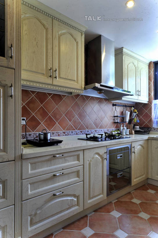 无人,家,竖图,室内,白天,正面,壁纸,别墅,厨房,柜子,家具,装修,建筑,厨具,上海,中国,欧式,亚洲,阴影,装饰,反射,水槽,水龙头,影子,房屋,墙,屋子,公寓,储物柜,豪华,建设,现代,水斗,装潢,洋房,楼房,开关,墙壁,墙面,住宅,室内装潢,打开,灶具,样板房,明亮,申,阀门,舒适,家居装潢,开启,储存,燃气灶,房屋设计,地中海风格,古典风格,简约风格,室内设计,宽敞,东亚,松江区,万科白马花园,上海市,中华人民共和国,沪,华东地区,样板房装潢,水咀,燃气具,储备,蕴藏,贮备,设计,墙纸,彩图,房子,灶间,新桥镇,贮存,shlbh1