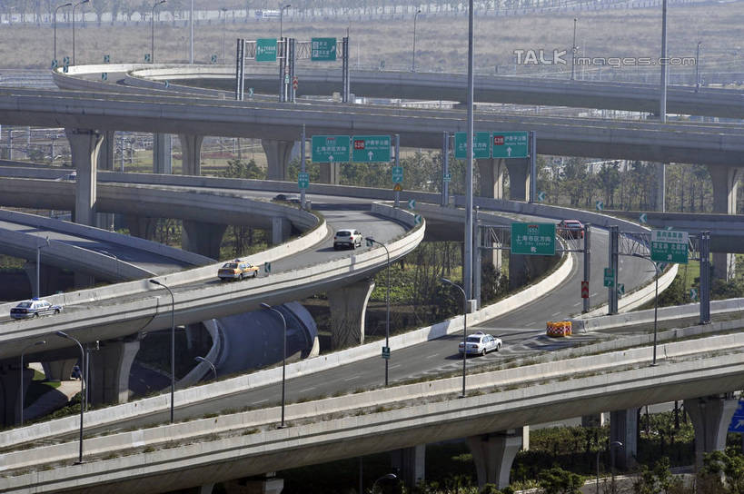 无人,横图,室外,白天,正面,度假,美景,城市风光,城市,道路,路,公路,汽车,阴影,光线,影子,景观,高架,分界线,停车线,交通,娱乐,车,阳光,交通工具,轿车,驾驶,行驶,享受,休闲,景色,放松,车行道,车行道分界线,操纵,控制,载具,标线,高架桥,操控,车行线,高架道路,跨线桥,把持,彩图,shlbh1