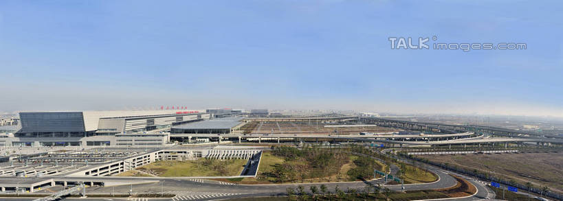 无人,机场,横图,全景,室外,白天,正面,旅游,度假,天际线,植物,标志建筑,道路,地标,飞机场,建筑,路,公路,上海,中国,亚洲,阴影,光线,影子,高架,交通,娱乐,建设,树,树木,蓝色,绿色,蓝天,天空,阳光,自然,天,享受,休闲,旅游胜地,放松,生长,晴朗,成长,虹桥机场,申,高架桥,东亚,长宁区,上海市,高架道路,跨线桥,万里无云,中华人民共和国,沪,华东地区,虹桥路,上海虹桥国际机场,航空站,空港,晴空,晴空万里,彩图,shlbh1