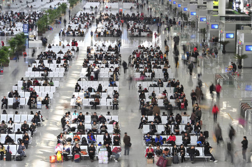 东方人,站,坐,走,横图,俯视,室内,白天,旅游,度假,植物,标志建筑,地标,建筑,椅子,上海,中国,亚洲,一排,许多,行人,游客,游人,阴影,服装,整齐,光线,拉杆箱,旅行箱,盆栽,影子,灯光,盆景,闸机,交通,很多,许多人,注视,休闲装,黄种人,娱乐,建设,自动检票机,路人,旅客,排列,衣服,绿色,自然,行李箱,箱子,观察,看,站着,一群人,享受,休闲,休闲服,旅游胜地,放松,服饰,生长,成长,观看,出差,申,察看,队列,关注,东亚,长宁区,虹桥枢纽,上海市,中华人民共和国,沪,华东地区,检票,检票机,检票设备,过客,男人,男性,年轻男性,年轻女性,女人,女性,亚洲人,步行,散步,站立,走路,坐着,半身,彩图,高角度拍摄,旅行,虹桥综合交通枢纽,shlbh1