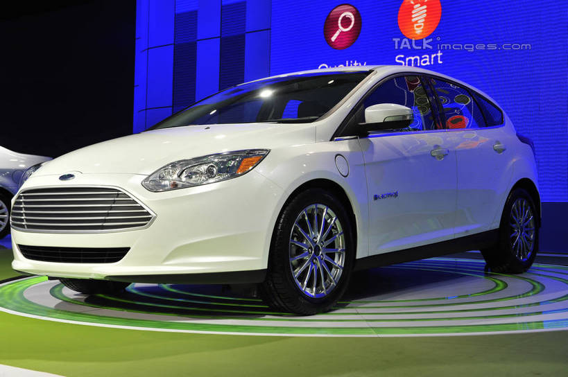 无人,横图,室内,白天,正面,旅游,度假,窗户,标志建筑,地标,建筑,汽车,照明,上海,中国,亚洲,一辆,停靠,阴影,光线,英文,标志,文字,影子,字符,字母,墙,灯光,娱乐,标识,建设,浦东,玻璃窗,墙壁,墙面,车,灯,蓝色,车窗,灯具,交通工具,轿车,享受,休闲,展示,旅游胜地,放松,展览,车展,英文字母,照亮,申,照明设备,停泊,载具,浦东新区,东亚,上海新国际博览中心,福特汽车,上海市,龙阳路,前照灯,前大灯,车前灯,中华人民共和国,沪,华东地区,福特,彩图,汽车展览,shlbh1