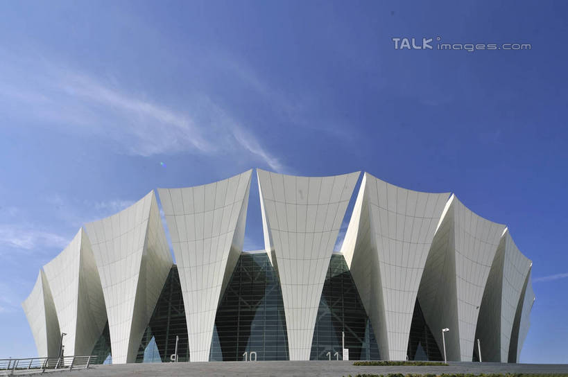 无人,体育馆,运动场,横图,室外,白天,仰视,旅游,度假,窗户,标志建筑,地标,建筑,上海,中国,亚洲,阴影,光线,影子,云,云朵,云彩,娱乐,建设,体育场,浦东,玻璃窗,蓝色,白云,蓝天,天空,阳光,天,享受,休闲,旅游胜地,放松,晴朗,申,浦东新区,上海东方体育中心,东亚,上海市,中华人民共和国,沪,华东地区,运动馆,晴空,彩图,低角度拍摄,海上皇冠,上海水上竞技中心,shlbh1