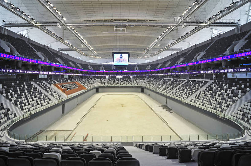 无人,体育馆,运动场,横图,室内,白天,正面,旅游,度假,显示器,窗户,标志建筑,地标,建筑,上海,中国,亚洲,一排,许多,阴影,整齐,并列,并排,反射,屏幕,影子,看台,很多,娱乐,显示屏,建设,体育场,浦东,玻璃窗,座位,排列,享受,休闲,旅游胜地,放松,申,队列,平行,输出设备,浦东新区,上海东方体育中心,东亚,上海市,中华人民共和国,沪,华东地区,运动馆,坐位,彩图,海上皇冠,上海水上竞技中心,shlbh1