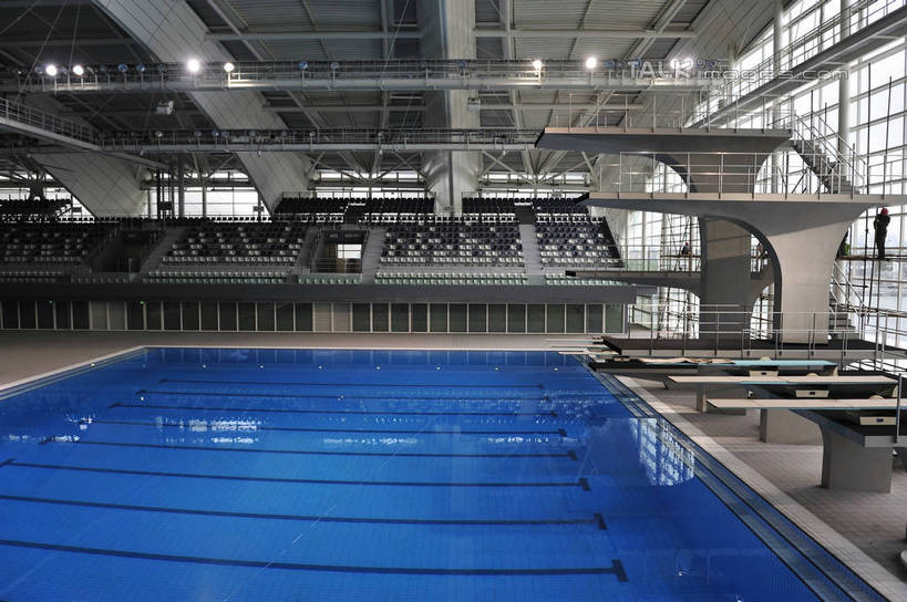 无人,体育馆,游泳池,横图,室内,白天,正面,旅游,度假,水,窗户,落地窗,标志建筑,地标,建筑,上海,中国,亚洲,水池,水面,看台,分界线,娱乐,运动器械,建设,泳池,浦东,玻璃窗,座位,享受,休闲,健身器械,旅游胜地,放松,申,游泳馆,跳板,健身器材,泳道线,分道线,浦东新区,上海东方体育中心,东亚,上海市,中华人民共和国,沪,华东地区,坐位,泳池分割线,彩图,海上皇冠,上海水上竞技中心,助跳板,运动器材,shlbh1