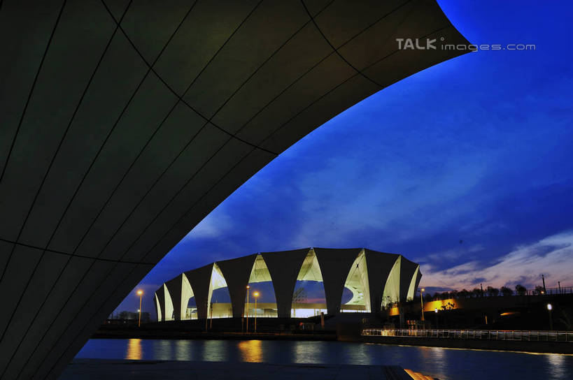 无人,体育馆,运动场,横图,室外,夜晚,仰视,旅游,度假,河流,水,植物,标志建筑,地标,建筑,上海,中国,亚洲,阴影,波纹,光线,影子,河水,水流,灯光,涟漪,娱乐,建设,体育场,浦东,树,树木,绿色,水纹,自然,波浪,享受,休闲,旅游胜地,放松,生长,成长,申,浦东新区,上海东方体育中心,东亚,上海市,中华人民共和国,沪,华东地区,水晕,运动馆,彩图,低角度拍摄,海上皇冠,上海水上竞技中心,shlbh1