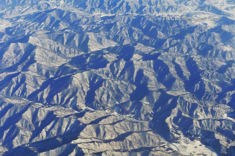 无人,横图,俯视,航拍,室外,白天,旅游,度假,美景,丘陵,山,雪,雾,大雪,中国,亚洲,阴影,朦胧,模糊,光线,影子,积雪,景观,山峰,雪景,冬季,冬天,辽阔,地面,山峦,娱乐,阳光,自然,享受,休闲,广阔,景色,放松,寒冷,迷雾,鸟瞰,自然风光,东亚,吉林,吉林省,中华人民共和国,严寒,东北地区,吉,广大,广宽,空阔,大雾,彩图,高角度拍摄,shlyb1