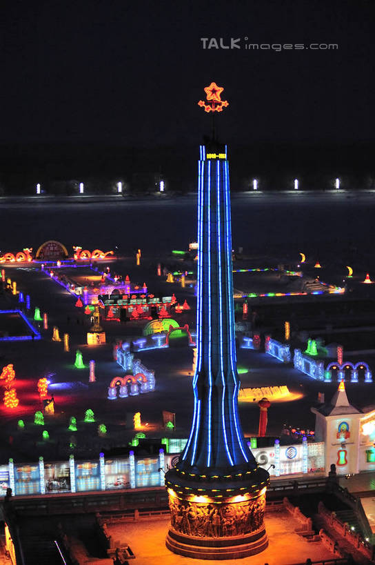 无人,体育馆,高楼大厦,运动场,竖图,俯视,彩色,室外,夜晚,度假,美景,雪,大雪,城市风光,城市,大厦,建筑,摩天大楼,霓虹灯,夜景,中国,亚洲,阴影,朦胧,模糊,光线,影子,积雪,景观,雪景,冬季,冬天,纪念碑,灯光,七彩,娱乐,光源,建设,体育场,霓虹,灯,享受,休闲,滑雪场,景色,放松,寒冷,黑,照明设备,东亚,黑龙江,黑龙江省,佳木斯,中华人民共和国,氖灯,运动馆,严寒,东北地区,佳木斯市,彩图,高角度拍摄,大楼,高层建筑,高楼,摩天楼,shlyb1