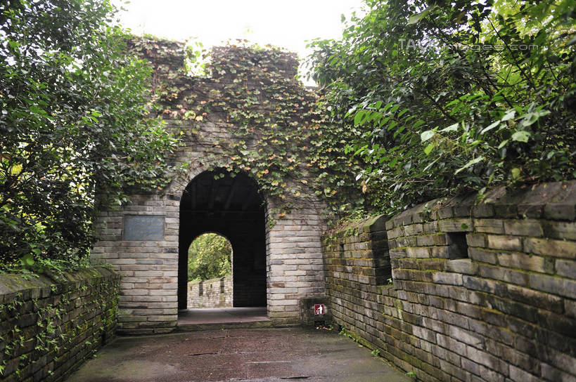 无人,横图,室外,白天,正面,旅游,度假,名胜古迹,植物,标志建筑,道路,地标,建筑,路,中国,亚洲,遗迹,墙,拱门,小路,交通,古迹,文物,娱乐,建设,古建筑,浙江,墙壁,墙面,树,树木,浙江省,绿色,自然,享受,休闲,旅游胜地,放松,江南长城,临海,生长,成长,古文明,东亚,中华人民共和国,华东地区,浙,台州,台州市,彩图,临海市,台州府城墙,shlyb1