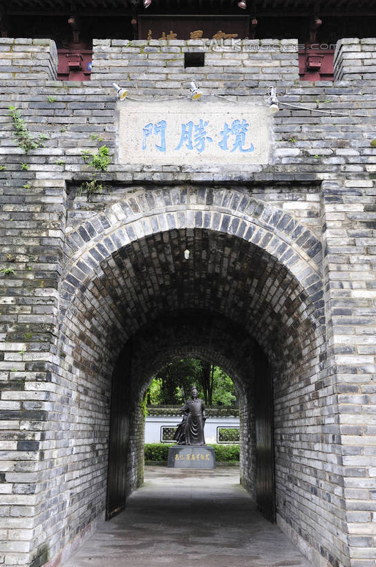 无人,竖图,室外,白天,正面,旅游,度假,石头,名胜古迹,标志建筑,地标,建筑,雕塑,中国,亚洲,遗迹,艺术,装饰,标志,雕刻,牌匾,石子,文字,字符,墙,拱门,古迹,文化,文物,娱乐,标识,建设,古建筑,浙江,墙壁,墙面,浙江省,工艺品,享受,休闲,汉字,旅游胜地,放松,江南长城,临海,纪念,美术,中文,主题,陈列,古文明,东亚,中华人民共和国,华东地区,浙,功能,美学,国文,华文,台州,台州市,石块,彩图,临海市,台州府城墙,shlyb1