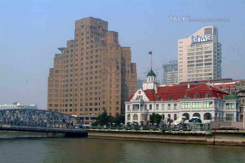 无人,高楼大厦,横图,室外,白天,正面,度假,河流,美景,水,植物,城市风光,城市,大桥,大厦,建筑,立交桥,摩天大楼,桥梁,旗帜,上海,中国,亚洲,阴影,波纹,光线,影子,河水,景观,水流,高架,斜拉桥,桥,涟漪,娱乐,旗子,建设,树,树木,蓝色,绿色,倒影,蓝天,水纹,天空,阳光,自然,外滩,波浪,天,享受,休闲,景色,放松,生长,晴朗,成长,申,倒映,浦西,苏州河,外白渡桥,东亚,上海市,万里无云,中华人民共和国,沪,华东地区,水晕,旌旗,旗号,反照,晴空,晴空万里,彩图,大楼,高层建筑,高楼,摩天楼,花园桥,威尔斯桥,shlyb1
