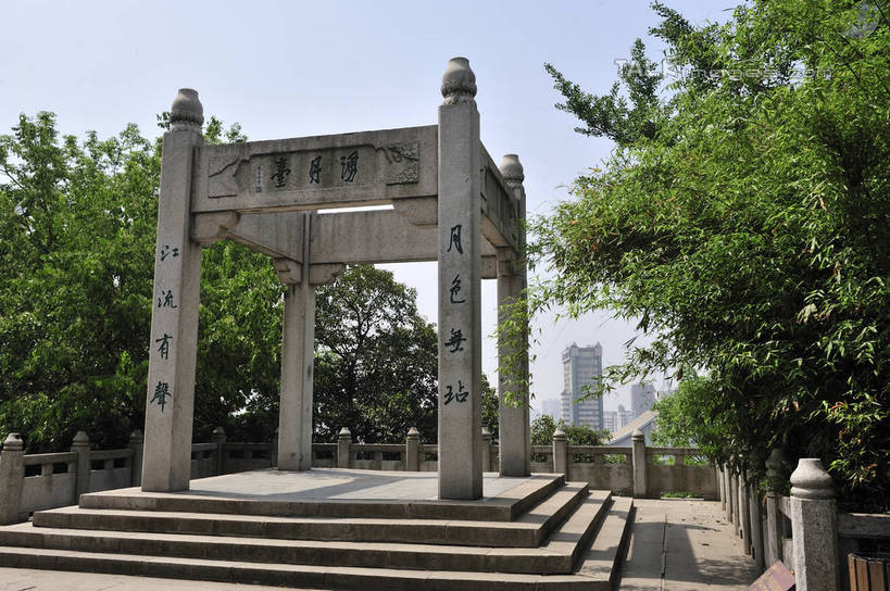 无人,横图,室外,白天,正面,旅游,度假,石头,植物,楼梯,标志建筑,地标,建筑,武汉,中国,亚洲,阴影,光线,标志,石子,文字,影子,字符,阶梯,娱乐,标识,建设,台阶,树,树木,蓝色,绿色,蓝天,天空,阳光,自然,天,享受,休闲,汉字,旅游胜地,放松,生长,晴朗,成长,中文,东亚,湖北,湖北省,黄鹤楼,武昌区,武汉市,武昌,万里无云,中华人民共和国,省会,国文,华文,华中地区,鄂,石块,晴空,晴空万里,彩图,黄鹄山,蛇山,黄鹤楼公园,shlyb1