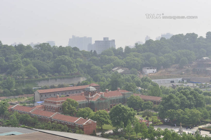 无人,家,高楼大厦,横图,俯视,室外,白天,度假,美景,树林,植物,城市风光,标志建筑,城市,大厦,地标,建筑,摩天大楼,武汉,中国,亚洲,阴影,光线,影子,房屋,屋子,景观,公寓,娱乐,建设,洋房,楼房,住宅,树,树木,绿色,阳光,自然,享受,休闲,景色,放松,生长,成长,东亚,湖北,湖北省,武昌区,武汉市,武昌,武昌起义纪念馆,中华人民共和国,省会,华中地区,鄂,彩图,高角度拍摄,房子,大楼,高层建筑,高楼,摩天楼,黄鹄山,蛇山,辛亥革命武昌起义纪念馆,阅马场,shlyb1