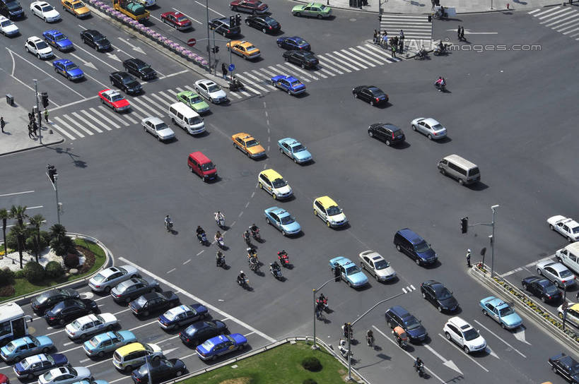 无人,横图,俯视,室外,白天,度假,美景,植物,城市风光,城市,道路,路,公路,汽车,旗帜,武汉,中国,亚洲,许多,阴影,光线,影子,景观,分界线,停车线,交通,很多,拥堵,拥挤,娱乐,旗子,车,树,树木,绿色,阳光,自然,交通工具,轿车,享受,休闲,景色,放松,生长,成长,车行道,车行道分界线,堵车,塞车,载具,标线,东亚,车行线,湖北,湖北省,武汉市,中华人民共和国,省会,旌旗,旗号,华中地区,鄂,马路,彩图,高角度拍摄,shlyb1