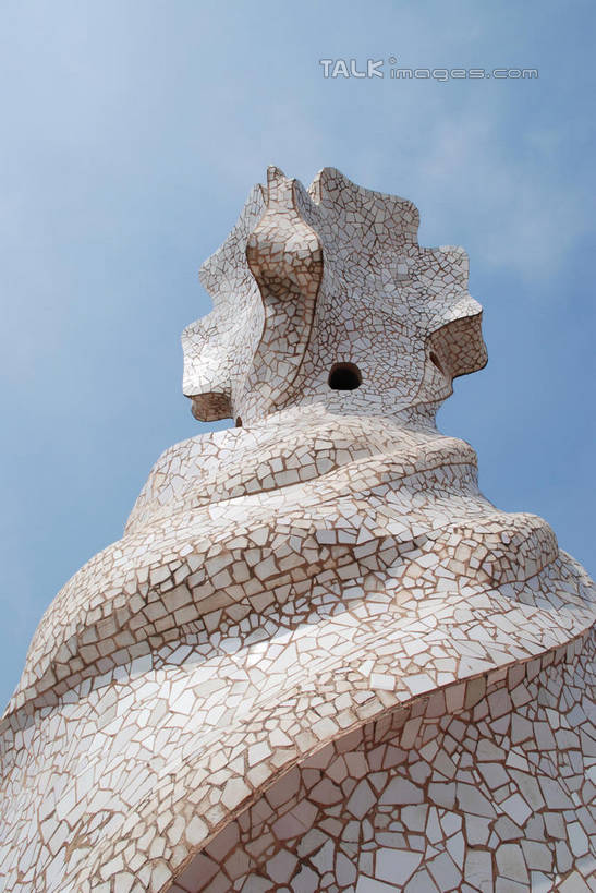 无人,家,竖图,室外,白天,仰视,旅游,度假,美景,城市风光,城市,建筑,西班牙,欧洲,巴塞罗那,房屋,屋子,景观,云,云朵,公寓,面,云彩,娱乐,建设,洋房,楼房,米拉之家,住宅,蓝色,白云,蓝天,天空,工艺品,天,享受,休闲,景色,放松,晴朗,美术,南欧,格拉西亚大道,首府,加泰罗尼亚,西班牙王国,美学,晴空,彩图,低角度拍摄,房子,扩展区,shqxy1