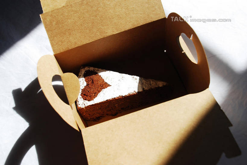 点心,无人,横图,俯视,室外,特写,白天,爱情,一块,阴影,爱心,光线,影子,纸盒,食品,甜点,甜品,浪漫,提拉米苏,盒子,食物,糕点,一个,阳光,包装盒,容器,甜食,温暖,温馨,心形,恩爱,单个,储藏,和睦,储存,堤拉米苏,意大利蛋糕,心型,彩图,高角度拍摄,融洽,贮存,蛋糕,shqxy1