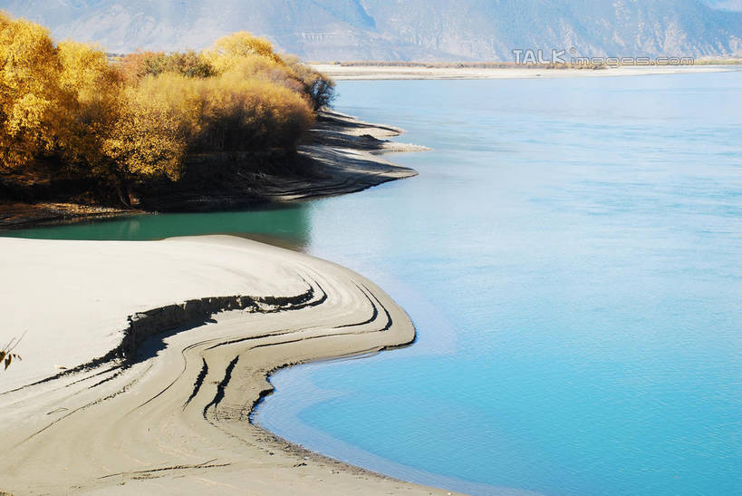 无人,横图,室外,白天,正面,旅游,度假,河流,石头,美景,沙滩,山,山脉,水,植物,中国,亚洲,阴影,波纹,光线,沙子,石子,影子,河岸,河水,河滩,景观,山顶,山峰,水流,涟漪,沙地,山峦,娱乐,林芝,西藏,雅鲁藏布江,树,树木,绿色,倒影,水纹,阳光,自然,波浪,群山,享受,休闲,景色,放松,生长,成长,倒映,自然风光,藏,东亚,西藏自治区,中华人民共和国,水晕,西南地区,颠峰,极峰,反照,石块,彩图,林芝地区,shqxy1