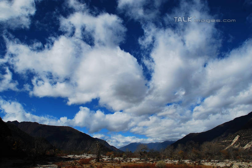 无人,横图,室外,白天,正面,旅游,度假,石头,美景,森林,山,山脉,树林,植物,中国,亚洲,阴影,光线,石子,影子,景观,山顶,山峰,云,云朵,山峦,云彩,娱乐,林芝,西藏,雅鲁藏布江,树,树木,蓝色,绿色,白云,蓝天,天空,阳光,自然,群山,天,享受,休闲,景色,放松,生长,晴朗,成长,自然风光,藏,东亚,西藏自治区,中华人民共和国,西南地区,颠峰,极峰,石块,晴空,彩图,林芝地区,shqxy1