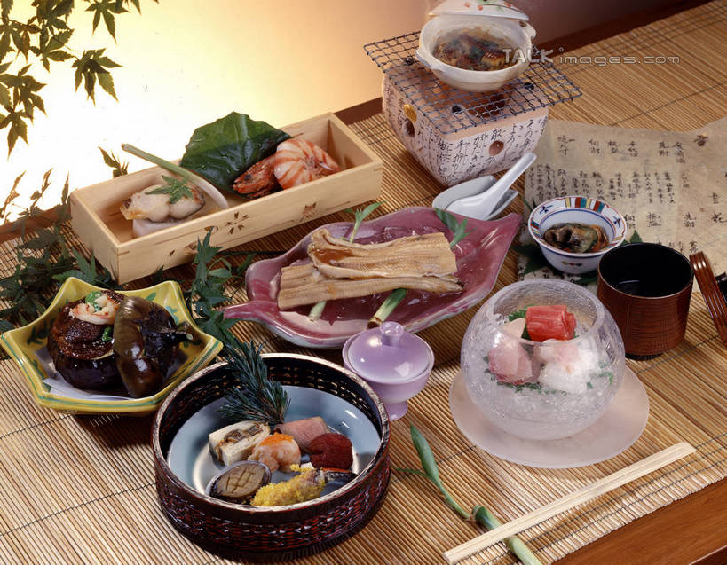 海鲜,无人,横图,俯视,室内,特写,白天,烹饪,中餐,餐桌,桌子,南瓜,蔬菜,餐具,叶子,阴影,朦胧,模糊,新鲜,反射,碟子,盘,影子,陶瓷,金瓜,调料,酱料,酱汁,虾,虾仁,佐料,料理,食品,绿叶,陶瓷制品,调味品,调味料,水产,酱,菜肴,美食,海洋生物,番瓜,食物,盘子,容器,碟,碗,中式,嫩叶,佳肴,有机食品,绿色食品,餐台,水晶虾仁,储藏,麦瓜,倭瓜,储存,水生动物,河虾,海产品,水生物,海底动物,本帮菜,沪菜,上海菜,淡水虾,青虾,日本沼虾,叶,叶片,彩图,高角度拍摄,贮存,shrj1