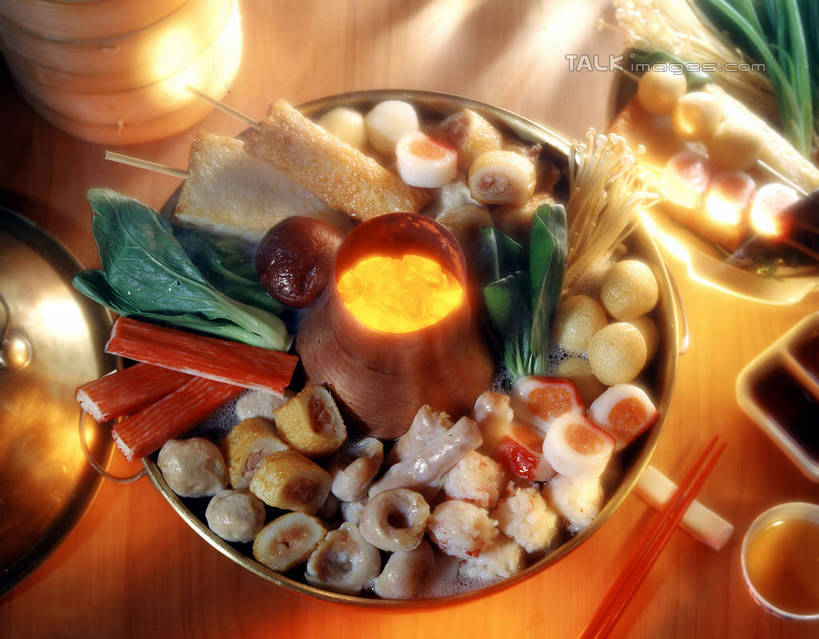 无人,横图,俯视,室内,特写,白天,烹饪,中餐,餐桌,桌子,蔬菜,一堆,许多,阴影,堆叠,堆积,朦胧,模糊,新鲜,反射,影子,金针菇,菌菇,肉,料理,食品,丸子,很多,菌类,火锅,肉糜,肉末,羊肉,菜肴,美食,肉类,肉丸,食物,中式,食用菌,佳肴,有机食品,绿色食品,餐台,堆,真菌,蟹棒,贡丸,蟹肉棒,肉食,涮羊肉,构菌,金菇,毛柄金钱菌,银针菇,智力菇,彩图,高角度拍摄,羊肉火锅,蟹足棒,shrj1