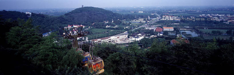 无人,公园,家,横图,俯视,室外,白天,度假,美景,山,山脉,树林,植物,城市风光,城市,上海,中国,亚洲,房屋,屋子,景观,山峰,公寓,山峦,娱乐,洋房,楼房,住宅,树,树木,绿色,自然,群山,享受,休闲,景色,放松,生长,成长,申,国家公园,东亚,佘山,松江区,上海市,中华人民共和国,沪,华东地区,彩图,高角度拍摄,房子,佘山国家森林公园,shrj1