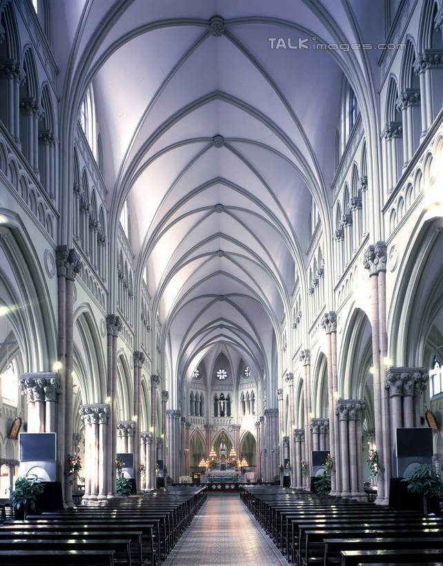 无人,公园,教堂,竖图,室内,白天,正面,旅游,度假,名胜古迹,标志建筑,道路,地标,建筑,路,椅子,上海,中国,亚洲,阴影,节日,遗迹,光线,影子,木椅,小路,灯光,交通,古迹,文化,文物,娱乐,建设,古建筑,祈祷,享受,休闲,健康,旅游胜地,放松,许愿,宗教,信仰,纪念,祈求,申,国家公园,基督教,天主教,信念,古文明,东亚,佘山,松江区,上海市,中华人民共和国,沪,华东地区,佘山天主教堂,平安,彩图,大教堂,礼拜堂,上海佘山天主教堂,佘山国家森林公园,佘山圣母大殿,佘山圣母大教堂,远东圣母大殿,shrj1