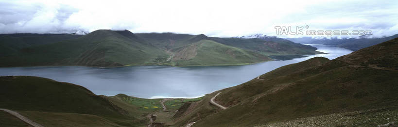 无人,横图,全景,室外,白天,正面,旅游,度假,石头,美景,山,山脉,峡谷,阴影,光线,纹路,石子,纹理,影子,景观,山峰,云,云朵,山谷,山峦,云彩,娱乐,蓝色,白云,蓝天,天空,阳光,自然,群山,天,享受,休闲,景色,放松,晴朗,连绵,绵延,岩层,自然风光,山岭,肌理,联贯,石块,岩石,晴空,彩图,shrj1