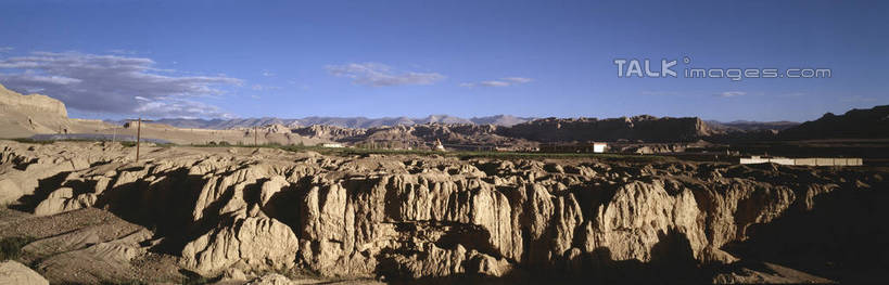 无人,横图,全景,俯视,室外,白天,旅游,度假,石头,美景,山,山脉,峡谷,阴影,光线,纹路,石子,纹理,影子,景观,山峰,云,云朵,山谷,山峦,云彩,娱乐,蓝色,白云,蓝天,天空,阳光,自然,群山,天,享受,休闲,景色,放松,晴朗,连绵,绵延,岩层,自然风光,山岭,肌理,联贯,石块,岩石,晴空,彩图,高角度拍摄,shrj1