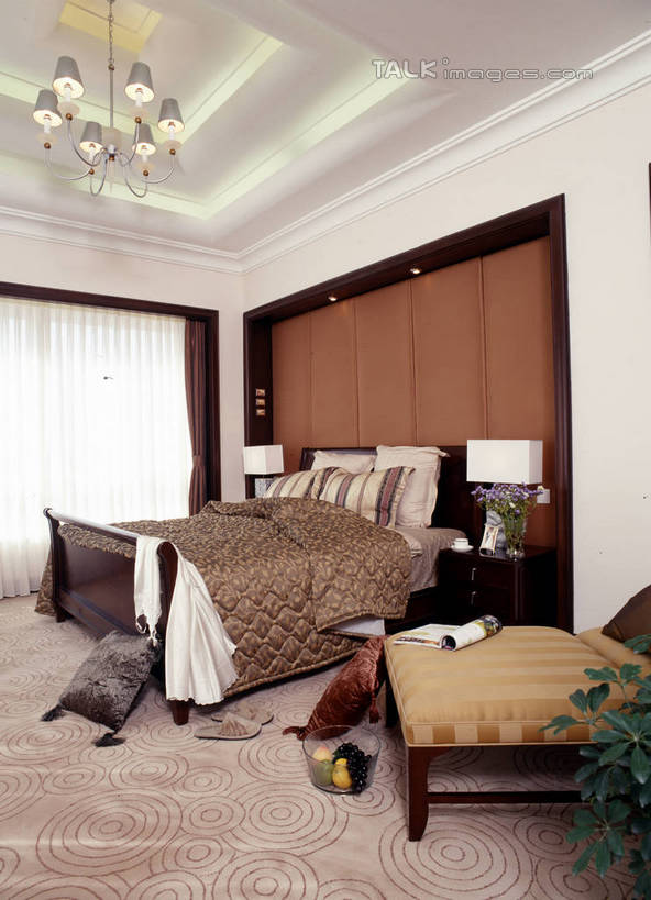 无人,家,竖图,室内,白天,正面,植物,别墅,窗户,窗帘,床,柜子,家具,靠垫,落地窗,台灯,卧室,装修,建筑,椅子,照明,欧式,装饰,盆栽,房屋,双人床,屋子,公寓,灯光,床单,靠枕,盆景,豪华,被子,建设,现代,装潢,洋房,楼房,吊灯,玻璃窗,住宅,灯,绿色,自然,帘子,床头柜,灯具,垫子,室内装潢,枕头,遮阳,生长,成长,华丽,修饰,样板房,明亮,照亮,点缀,舒适,被单,贵妃椅,家居装潢,照明设备,储存,房屋设计,地中海风格,古典风格,简约风格,室内设计,宽敞,样板房装潢,衬托,美观,雅致,雅观,储备,蕴藏,贮备,设计,彩图,房子,睡房,卧房,贮存,贵妃榻,shrj1