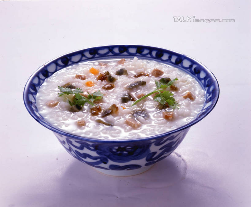 无人,横图,俯视,室内,特写,白天,烹饪,中餐,早餐,餐桌,桌子,蔬菜,阴影,新鲜,反射,盘,影子,陶瓷,葱,青葱,蛋,谷类,谷物,鸡蛋,肉,粥,料理,食品,陶瓷制品,米,猪肉,皮蛋,菜肴,美食,肉类,香,食物,一个,盘子,容器,碗,中式,佳肴,有机食品,绿色食品,单个,餐台,储藏,储存,肉食,皮蛋瘦肉粥,豚肉,卵,松花蛋,变蛋,彩图,高角度拍摄,早饭,糜,鸡卵,鸡子,贮存,shrj1