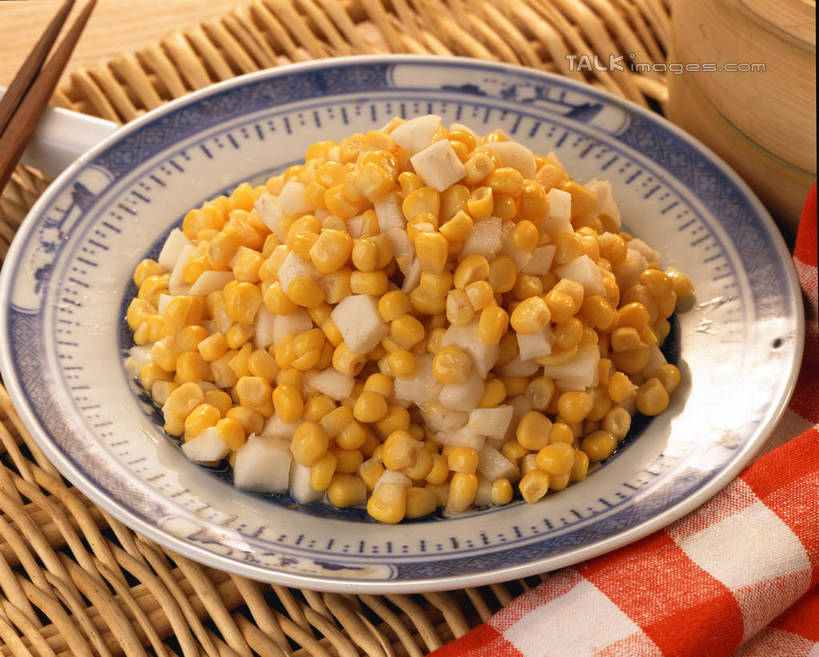 无人,横图,俯视,室内,特写,白天,烹饪,中餐,玉米,餐桌,筷子,桌子,餐具,阴影,反射,棒子,影子,陶瓷,玉蜀黍,鸡肉,肉,料理,食品,筷架,陶瓷制品,筷枕,文化,传统,菜肴,美食,肉类,食物,餐巾,容器,碗,中式,佳肴,餐台,储藏,礼节,筷子架,苞米,储存,苞芦,礼仪,肉食,鸡丁,苞谷,包谷,大蜀黍,番麦,薏米包,玉高粱,玉麦,珍珠米,保洁方巾,口布,进餐用具,彩图,高角度拍摄,贮存,shrj1