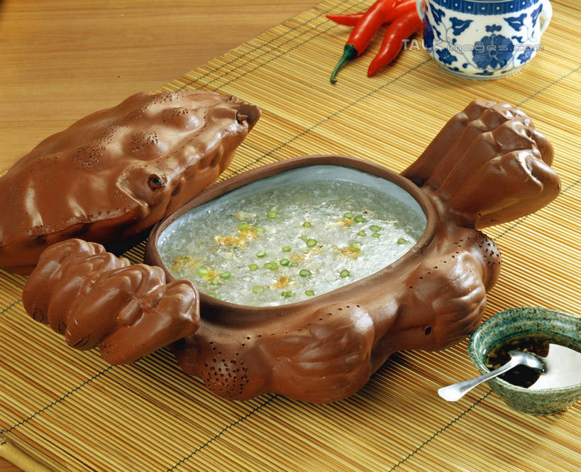 无人,横图,俯视,室内,特写,白天,烹饪,中餐,餐桌,桌子,辣椒,蔬菜,阴影,新鲜,反射,滤器,影子,勺子,陶瓷,浓汤,肉,汤,料理,食品,陶瓷制品,蟹肉,羹,菜肴,美食,肉类,食物,容器,碗,中式,佳肴,有机食品,绿色食品,餐台,储藏,储存,肉食,漏勺,辣角,红海椒,大椒,辣虎,广椒,辣子,红辣椒,海椒,番椒,彩图,高角度拍摄,贮存,shrj1