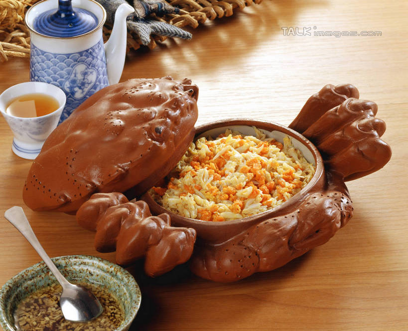 无人,横图,俯视,室内,特写,白天,烹饪,中餐,餐桌,桌子,杯子,阴影,反射,壶,影子,陶瓷,调料,酱料,酱汁,浓汤,肉,汤,佐料,料理,食品,陶瓷制品,调味品,蟹肉,调味料,羹,酱,菜肴,美食,肉类,水壶,食物,茶壶,容器,水杯,碗,中式,佳肴,餐台,储藏,储存,肉食,茶杯,彩图,高角度拍摄,贮存,shrj1