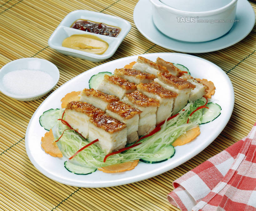 无人,横图,俯视,室内,特写,白天,烹饪,中餐,餐桌,桌子,萝卜,白萝卜,黄瓜,蔬菜,餐具,阴影,新鲜,反射,碟子,盘,影子,陶瓷,调料,酱料,酱汁,肉,佐料,料理,食品,陶瓷制品,调味品,调味料,猪肉,酱,菜肴,美食,肉类,食物,盘子,容器,碟,碗,红烧肉,中式,佳肴,有机食品,绿色食品,餐台,储藏,储存,五花肉,肉食,东坡肉,豚肉,肋条肉,三层肉,青瓜,莱菔,胡瓜,彩图,高角度拍摄,浙江菜,浙菜,贮存,shrj1