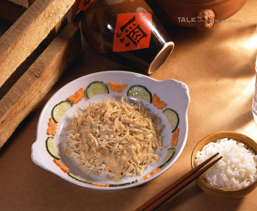 米饭,无人,横图,俯视,室内,特写,白天,烹饪,餐桌,筷子,桌子,萝卜,胡萝卜,黄瓜,蔬菜,餐具,厨具,阴影,新鲜,反射,标志,锅子,砂锅,文字,影子,字符,陶瓷,调料,酱料,酱汁,佐料,食品,陶瓷制品,饭,调味品,调味料,文化,标识,传统,锅,酱,食物,容器,碗,汉字,花生酱,有机食品,绿色食品,餐台,锅具,储藏,礼节,五谷,储存,中文,黄萝卜,番萝卜,礼仪,烹饪用具,国文,华文,坛子,进餐用具,烹调用具,青瓜,胡瓜,红萝卜,甘荀,烹调,彩图,高角度拍摄,丁香萝卜,胡芦菔金,金笋,贮存,shrj1