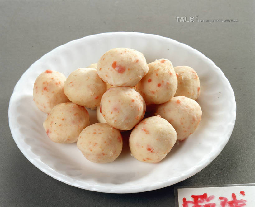 无人,横图,俯视,室内,特写,白天,餐桌,桌子,餐具,一堆,许多,阴影,堆叠,堆积,反射,标志,碟子,盘,文字,影子,字符,肉,纸张,丸子,很多,标识,肉类,肉丸,红色,盘子,碟,汉字,餐台,堆,虾肉,中文,肉食,虾丸,国文,华文,彩图,高角度拍摄,shrj1