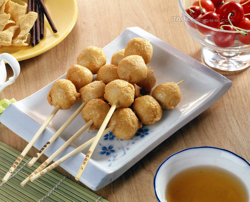 无人,横图,俯视,室内,特写,白天,烹饪,餐桌,桌子,餐具,阴影,反射,碟子,盘,影子,陶瓷,醋,调料,肉,鱼肉,日本料理,料理,食品,陶瓷制品,调味品,丸子,调味料,菜肴,美食,肉类,肉丸,鱼丸,竹签,食物,盘子,容器,碟,碗,日式料理,日式,佳肴,餐台,储藏,储存,肉食,食醋,取食签,关东煮,关东炊,黑轮,御田,苦酒,醯,彩图,高角度拍摄,贮存,shrj1