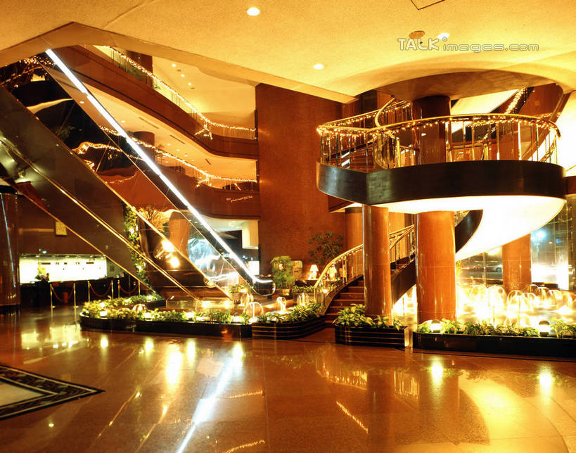 无人,商店,栏杆,横图,室内,白天,正面,购物,消费,楼梯,超市,电梯,商场,照明,阴影,朦胧,模糊,光线,扶手,影子,电动扶梯,阶梯,灯光,自动扶梯,运输工具,护栏,台阶,灯,灯具,金融,百货,照亮,照明设备,选购,地灯,贸易,百货公司,血拼,地埋灯,螺旋状,彩图,螺旋形,螺旋形状,螺旋型,购物商场,购物中心,商业中心,扶手电梯,升降设备,运输带,自动行人电梯,电扶梯,shrj1