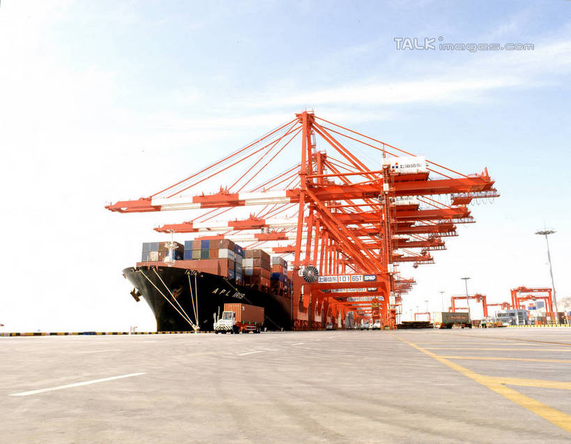 无人,码头,横图,室外,白天,仰视,度假,技术,美景,城市风光,城市,港口,建筑,船,阴影,光线,影子,景观,云,云朵,集装箱,云彩,娱乐,设备,货柜,施工,蓝色,白云,蓝天,天空,阳光,箱子,交通工具,天,享受,休闲,机械,起重机,景色,放松,运输,晴朗,工程,载具,货船,物流,集装箱码头,晴空,彩图,低角度拍摄,摆渡口,埠头,渡口,渡头,港湾,海港,货运码头,口岸,商港,商船,shrj1