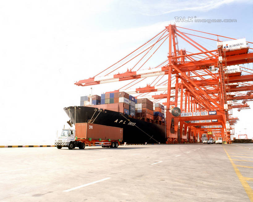 无人,码头,横图,室外,白天,仰视,度假,技术,美景,城市风光,城市,港口,建筑,船,阴影,光线,影子,景观,云,云朵,集装箱,云彩,娱乐,设备,货柜,施工,蓝色,白云,蓝天,天空,阳光,箱子,交通工具,天,享受,休闲,机械,起重机,景色,放松,运输,晴朗,工程,载具,货船,物流,集装箱码头,晴空,彩图,低角度拍摄,摆渡口,埠头,渡口,渡头,港湾,海港,货运码头,口岸,商港,商船,shrj1