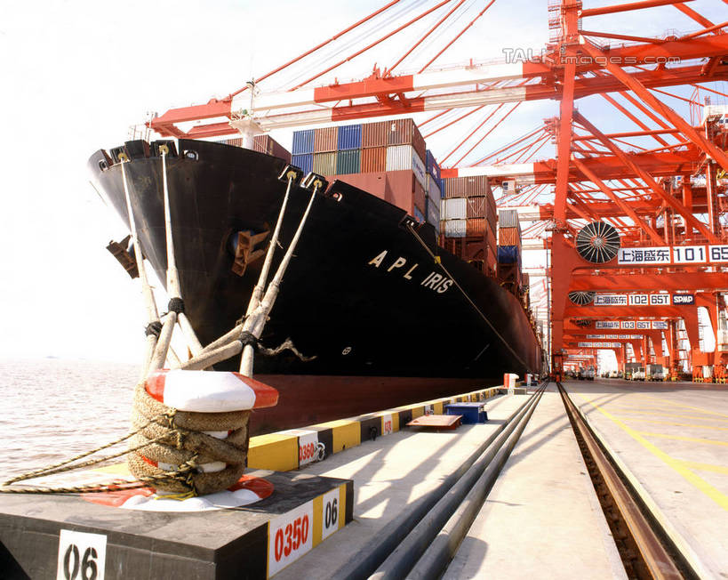 无人,码头,横图,室外,白天,仰视,度假,技术,美景,城市风光,城市,港口,建筑,船,阴影,光线,影子,景观,云,云朵,集装箱,云彩,娱乐,设备,货柜,施工,蓝色,白云,蓝天,天空,阳光,箱子,交通工具,天,享受,休闲,机械,起重机,景色,放松,运输,晴朗,工程,载具,货船,物流,集装箱码头,晴空,彩图,低角度拍摄,摆渡口,埠头,渡口,渡头,港湾,海港,货运码头,口岸,商港,商船,shrj1