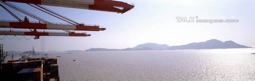 无人,码头,横图,室外,白天,正面,度假,海浪,海洋,美景,山,山脉,城市风光,城市,港口,景观,浪花,山峰,集装箱,山峦,娱乐,货柜,蓝色,蓝天,天空,海水,箱子,群山,天,享受,休闲,景色,放松,运输,晴朗,海景,物流,万里无云,集装箱码头,大海,风浪,海,海水的波动,近岸浪,涌浪,晴空,晴空万里,彩图,摆渡口,埠头,渡口,渡头,港湾,海港,货运码头,口岸,商港,shrj1