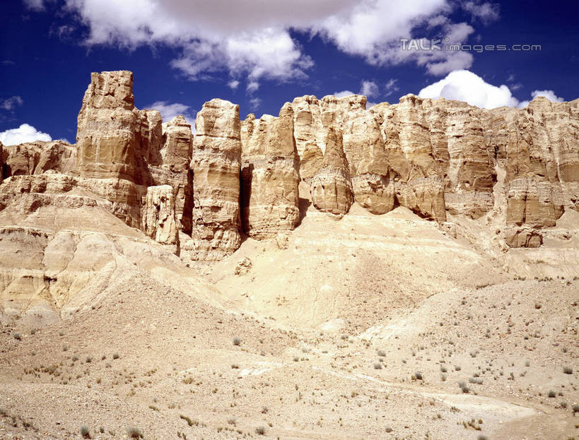 无人,横图,室外,白天,正面,旅游,度假,石头,美景,山,山脉,峡谷,一排,整齐,纹路,石子,纹理,景观,山峰,云,云朵,山谷,山峦,云彩,娱乐,排列,蓝色,白云,蓝天,天空,自然,群山,天,享受,休闲,景色,放松,晴朗,连绵,绵延,岩层,队列,自然风光,山岭,肌理,联贯,石块,岩石,晴空,彩图,shrj1