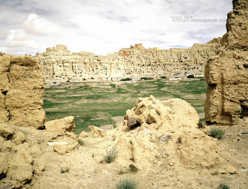 无人,横图,室外,白天,正面,旅游,度假,草地,草原,石头,美景,山,山脉,峡谷,植物,纹路,石子,纹理,景观,旷野,山峰,云,云朵,山谷,山峦,云彩,娱乐,草,蓝色,绿色,白云,蓝天,天空,自然,群山,天,享受,休闲,景色,放松,晴朗,连绵,绵延,岩层,自然风光,原野,山岭,肌理,联贯,石块,岩石,晴空,彩图,shrj1