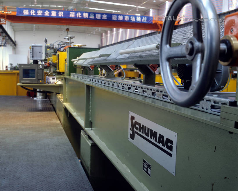 无人,工厂,搬运,横图,室内,白天,正面,车间,流水线,窗户,传输,标志,文字,字符,标识,玻璃窗,汉字,工业,运输,阀门,传送带,调节,便利,传送,中文,载具,传输带,国文,华文,方便,稳压,彩图,制造厂,截止,导流,分流,生产工厂,shrj1