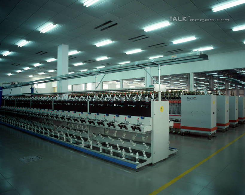 无人,工厂,横图,室内,白天,正面,车间,机器,流水线,照明,一排,阴影,整齐,并列,并排,光线,影子,灯光,顶灯,灯,排列,灯具,工业,照亮,制造,机床,照明设备,队列,平行,车床,彩图,制造厂,工具机,工作母机,生产工厂,shrj1